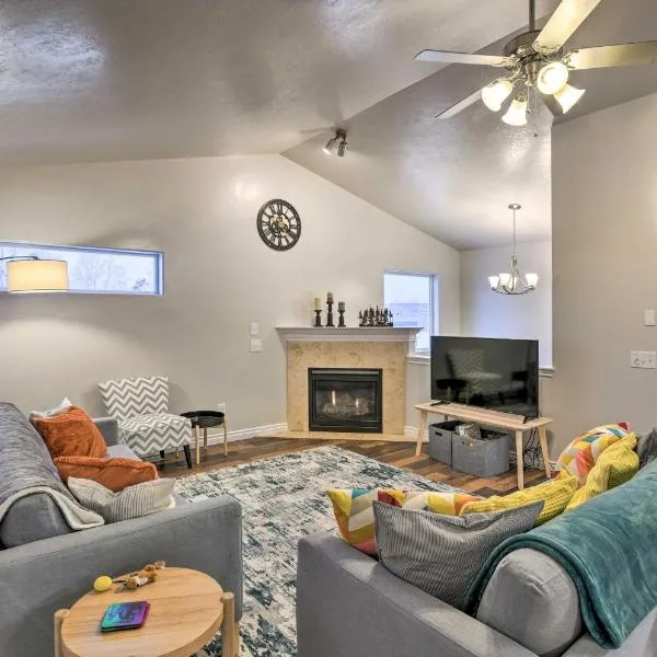 Cozy Anchorage Townhome Less Than Half Mile to Jewel Lake!, hotel in Anchorage