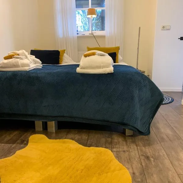 Harlingen Garden Apartment, hotel in Midlum