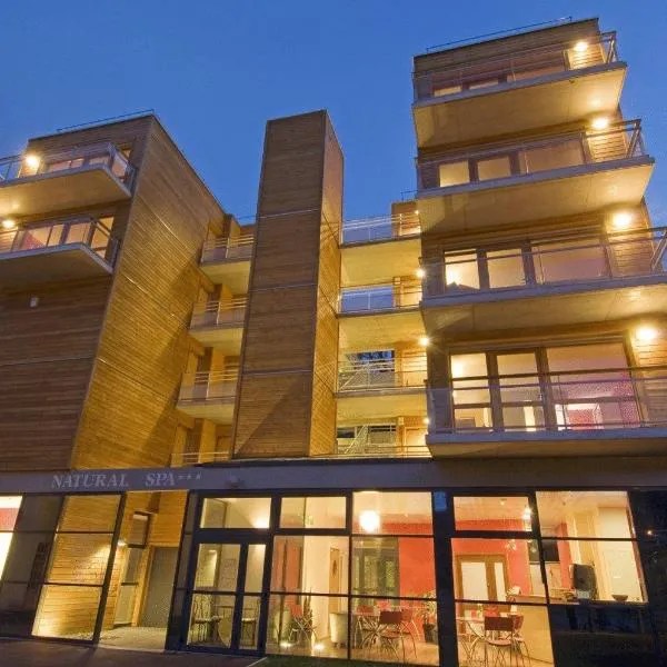 La Résidence du Spa et la Résidence des Thermes, hotel v destinácii Meyras