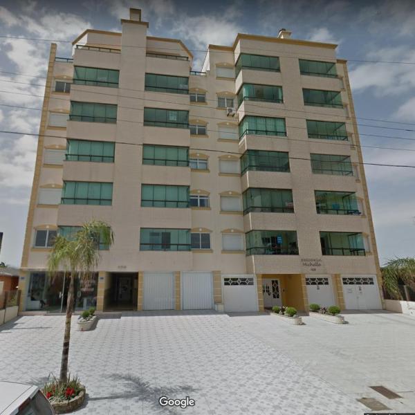Apartamento na UBATUBA há 1 quadra do mar com AR