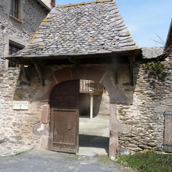 chambre d'hôtes Cadravals Belcastel Aveyron, hotel v destinácii Belcastel
