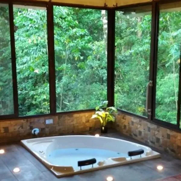 Tropical Suites & Villas, hotel in Chachagua