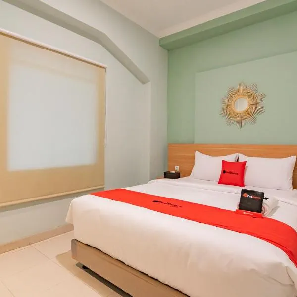 RedDoorz Plus @ Bagusrangin Street, hotel v mestu Bandung