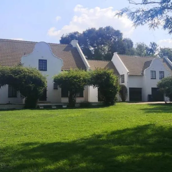 Rural feeling Self Catering Next door to Sandton, хотел в Olifantsfontein