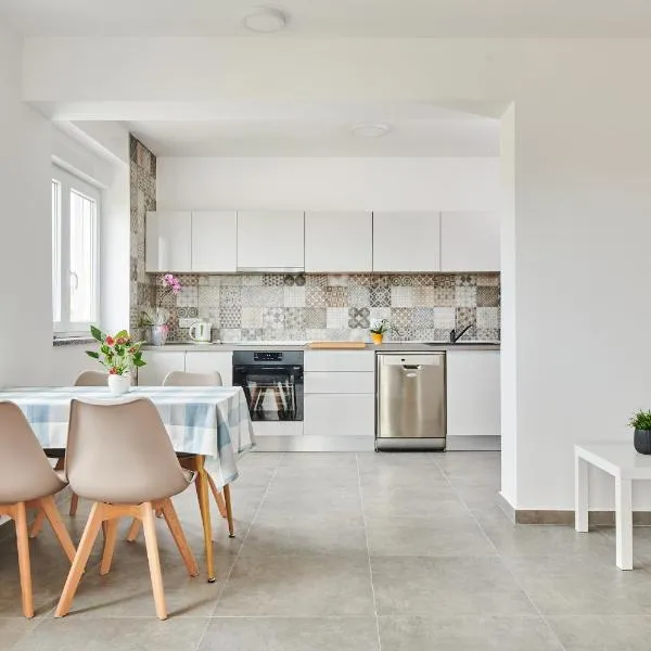 Apartmani Ivana، فندق في أوماغ