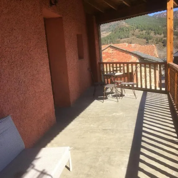 4 bedrooms appartement with city view furnished terrace and wifi at Bellver de Cerdanya, hotel en Aransá