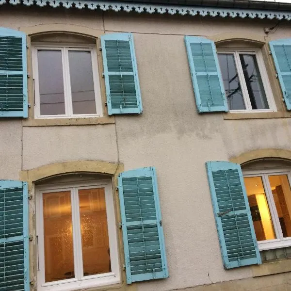 Maison spacieuse et accueillante à Cirey-sur-Vezouze + Jardin, hotel em Cirey-sur-Vezouze