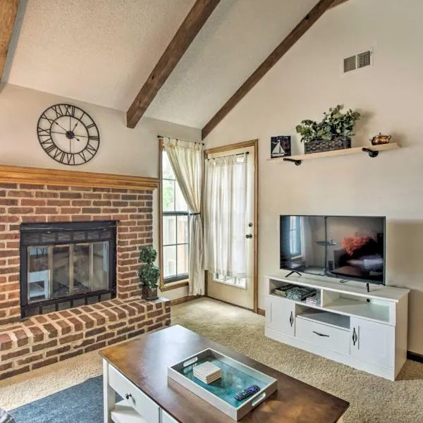 Shawnee Condo Less Than 10 Mi to Downtown Kansas City!, ξενοδοχείο σε Shawnee