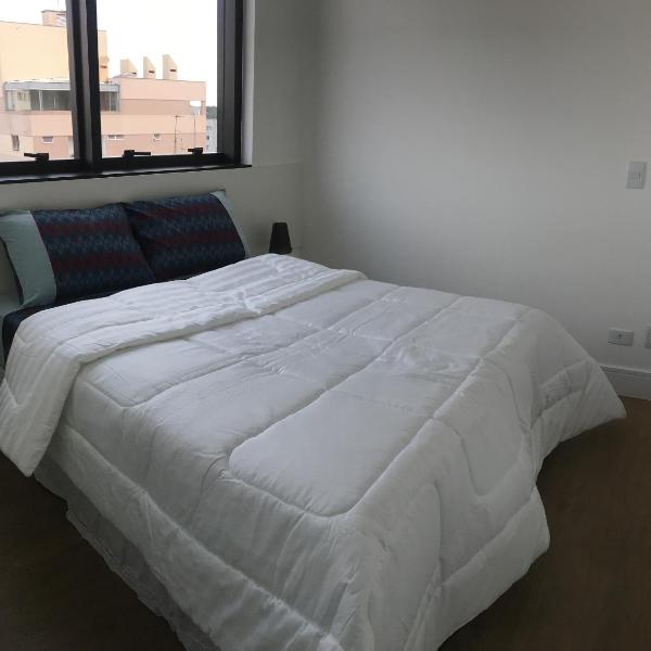 609-Apartamento Encantador, com 1 vaga de GARAGEM, Todo Mobiliado e Decorado, Edificio com Academia, Lavanderia, Excelente localização no Rebouças, Proximo ao Batel e Centro - Foto 2