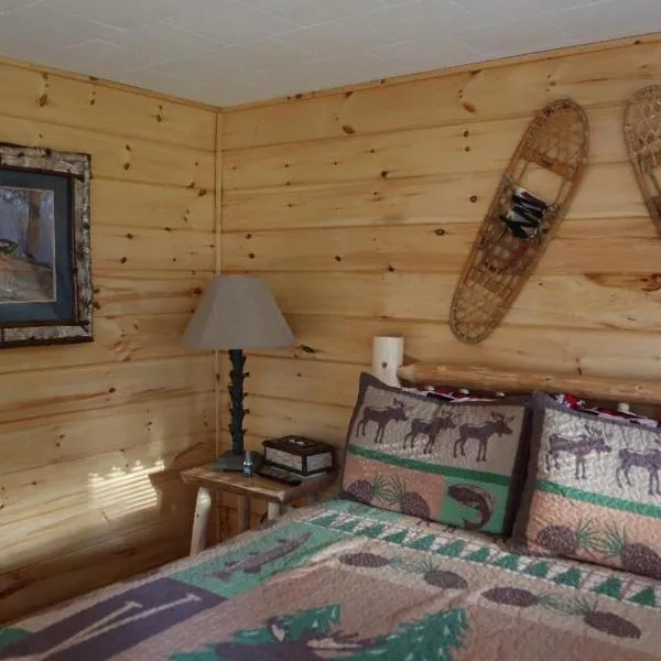 Rowe's Adirondack Cabins of Schroon Lake, hotelli kohteessa Schroon Lake