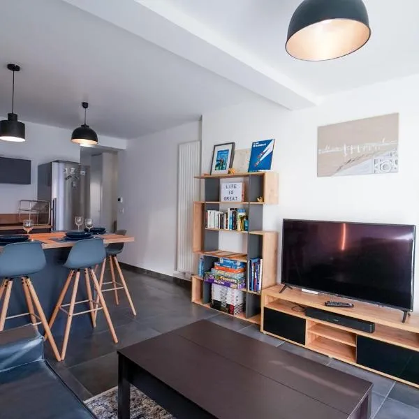 Apartment for 4 people with tennis condominium, hotel v destinaci Lathuile