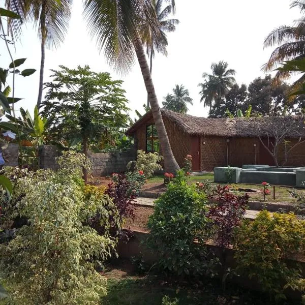 Little Banana Homestay, hotel di Hampi