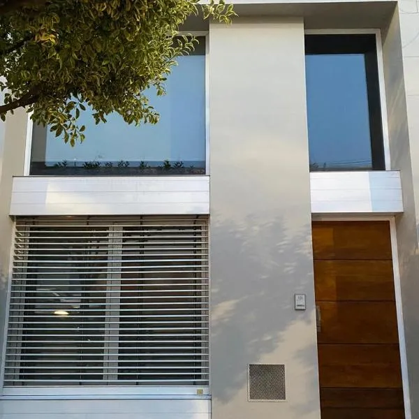 Departamento Amplio y moderno en el centro de la Ciudad CASARENT, hotel in Carlos Casares