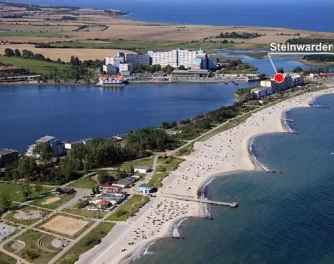 Direkt am Strand mit Meerblick perfekt für 2 Personen, hotell i Heiligenhafen