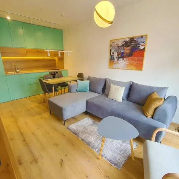 Luxury Green Apartment, hotel in Pristina