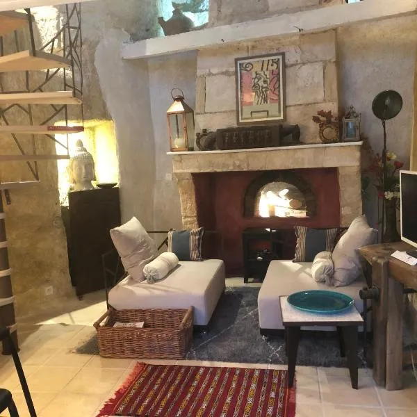 TROGLODYTE LOFT 2 – hotel w mieście Thoré-la-Rochette