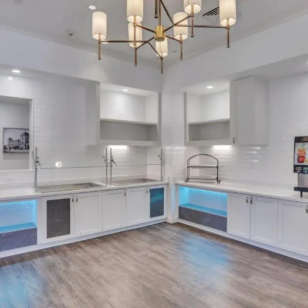 Staybridge Suites Savannah Historic District by IHG, hotelli kohteessa Savannah