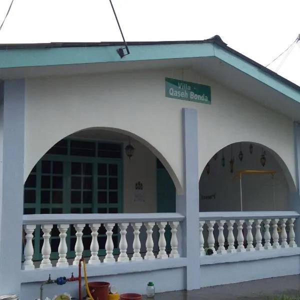 Villa Qaseh Bonda, hotel en Kampong Kubang Palas