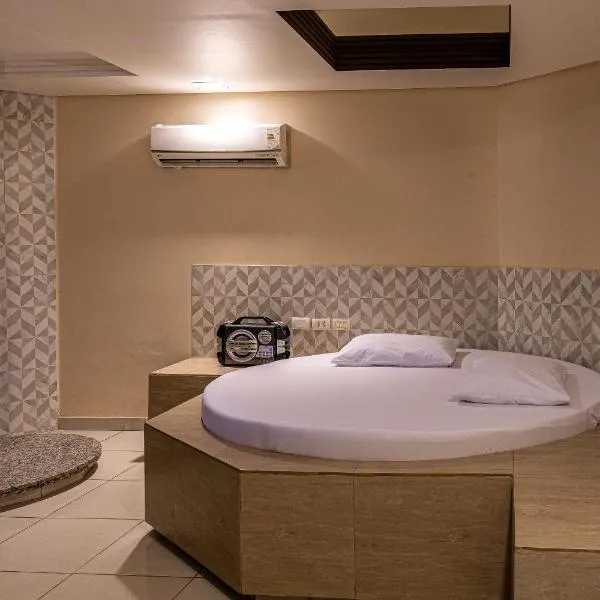 Fada Hotel - Motel Adults Only: Camaragibe şehrinde bir otel