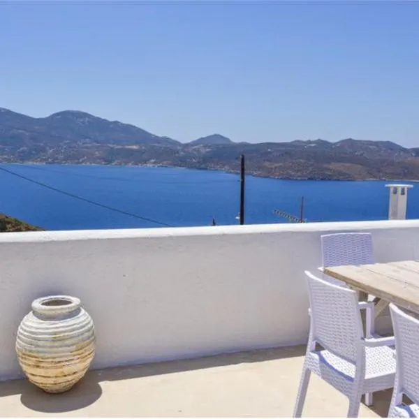 Traditional Cycladic House, hotel in Tripiti