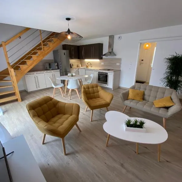 appartement maison en duplex 80m² jardin terrasse, hotel en Saint-Julien-les-Villas