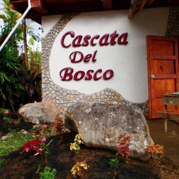 Cascata Del Bosco Cabinas, hotel in Aguas Claras