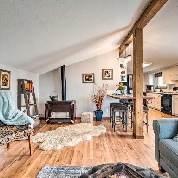 Lovely Barn Loft with Mountain Views on Horse Estate, hotel di Fort Collins