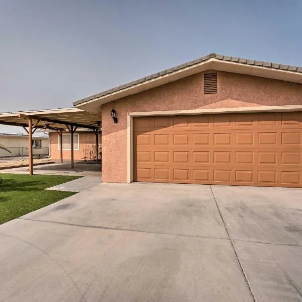 Updated Family Home - 2 Blocks to Colorado River!, hotel v destinaci Bullhead City