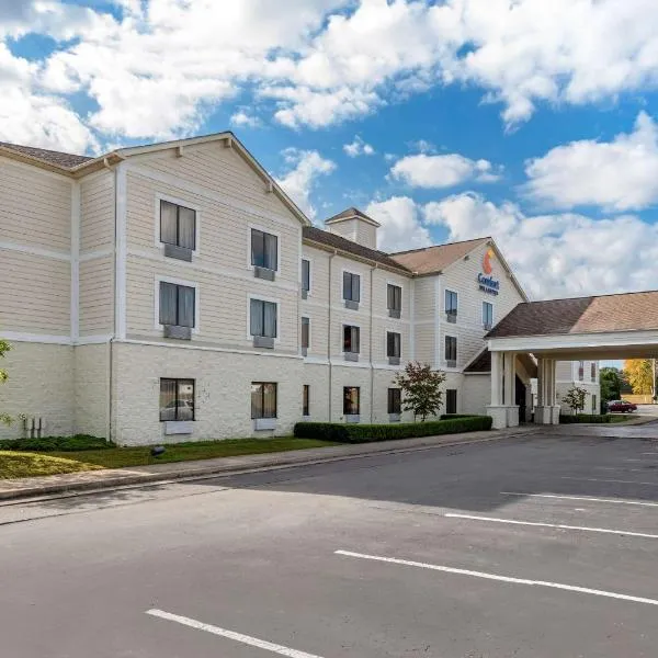 Comfort Inn & Suites, hotel v destinaci Morehead