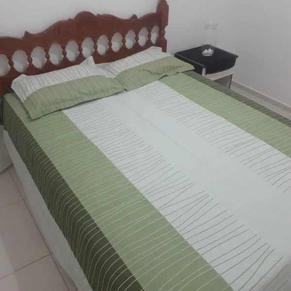 Quarto em apartamento, hotell i Suzano