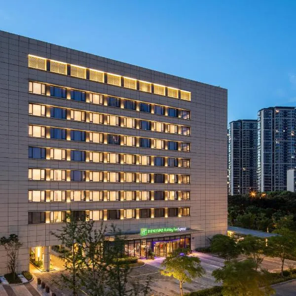 Holiday Inn Express Wuxi Taihu New City, an IHG Hotel, hotel in Sangshubang