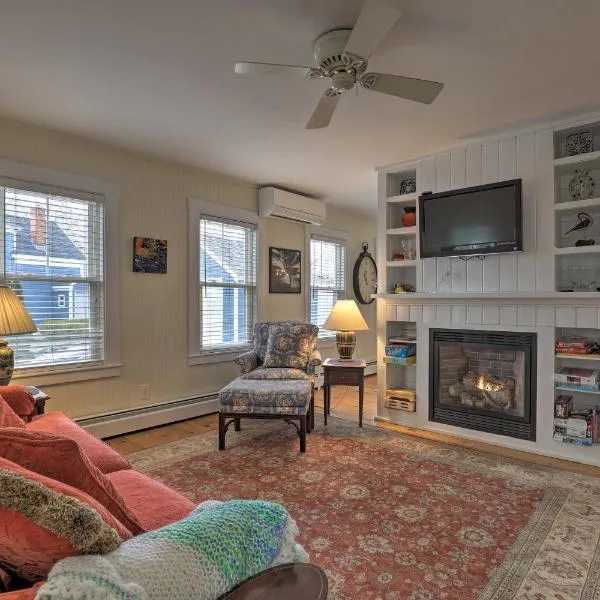 Kennebunk Cottage with Yard Less Than 1 Mi to Beach!, hotel in Kennebunk