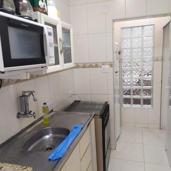 Guarujá Enseada - Apto 200m da praia - 02 dorm. Wi-fi + AR + Estacionamento - Foto 3