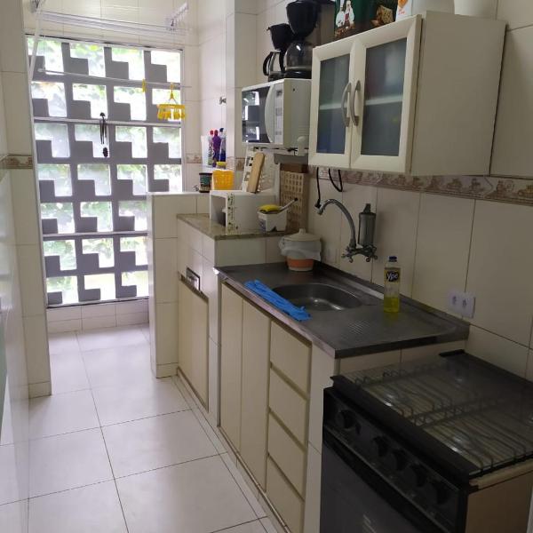 Guarujá Enseada - Apto 200m da praia - 02 dorm. Wi-fi + AR + Estacionamento - Foto 4