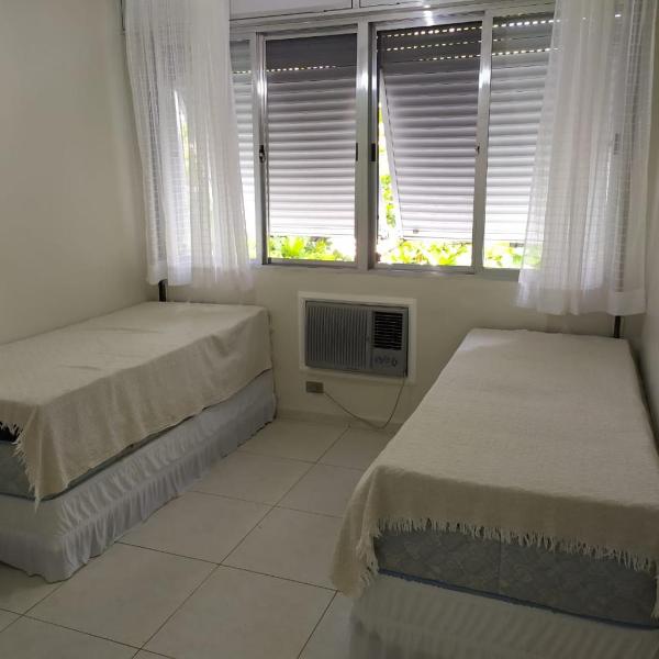 Guarujá Enseada - Apto 200m da praia - 02 dorm. Wi-fi + AR + Estacionamento - Foto 2