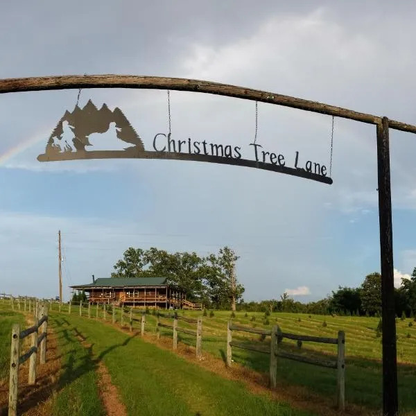 Rural life on a real Christmas tree farm! Hallmark experience!, hotel in Ozark