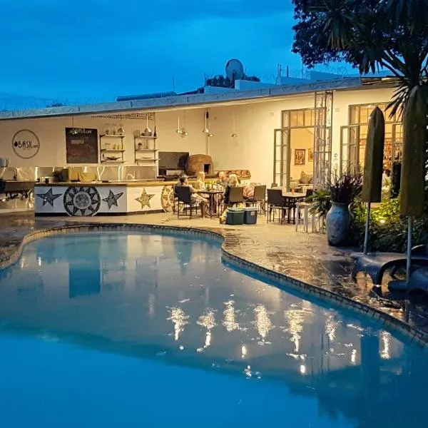 Fawlty Towers Accommodation & Activities, hotel Livingstone-ban