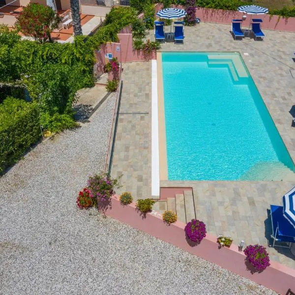 Elbaloves Appartaments Villa, hotell i Capoliveri