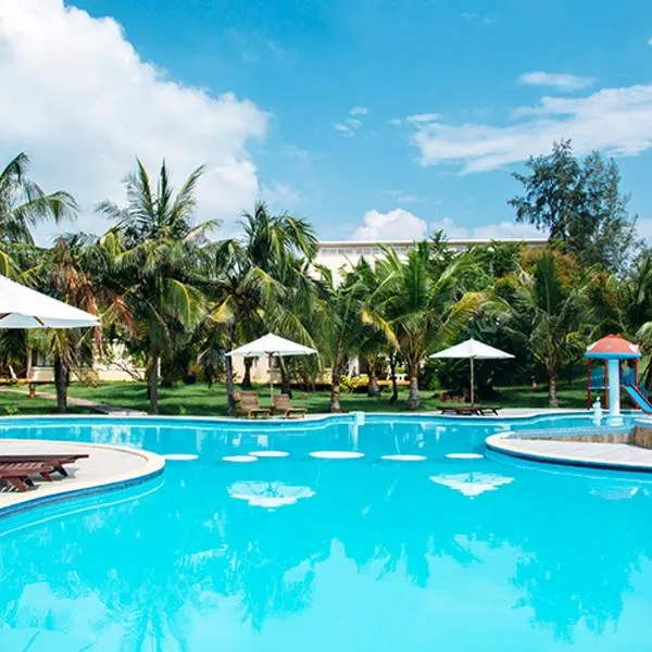 Lazi Beach Resort, hotel in Ấp Tam Tân