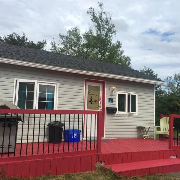 lovely chalet near the beach, hotel en Shediac