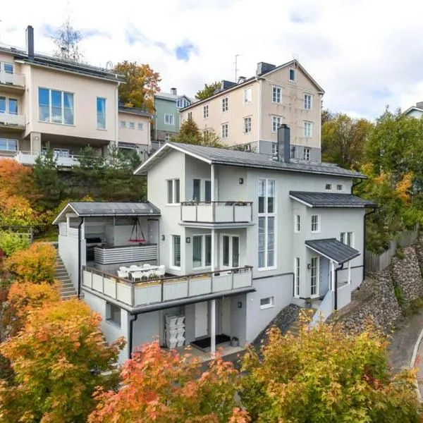 Villa Rajaportti 1st&2nd floor Loft with lakeview and free front door parking with electric car plug, hotel v destinaci Tampere