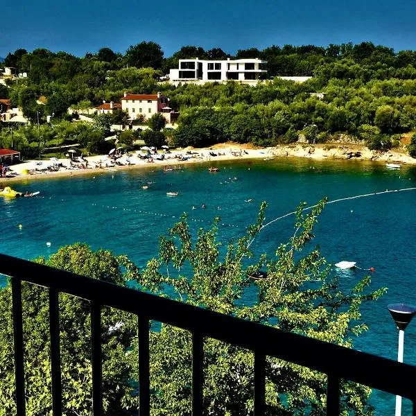 VILLAMAR beachfront apartments with FREE private parking, hotel in Koromačno