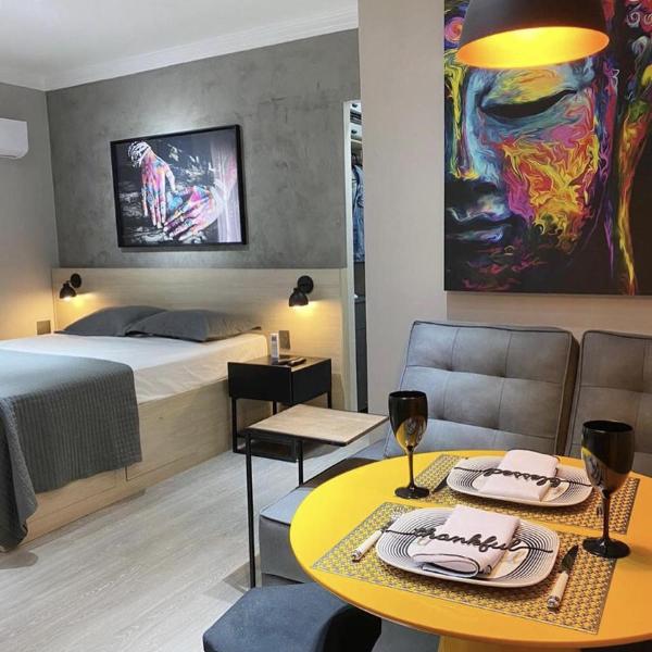 Studio moderno - Jardins: Cama Queen, Ar e Garagem