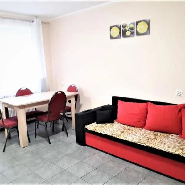 OW Wilk - pokoje i domki z aneksami kuchennymi, parking, plac zabaw, hotel in Łeba