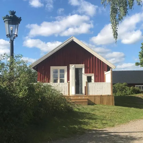 Nice holiday house at horse farm with lake and sauna, hotel en Vagnhärad