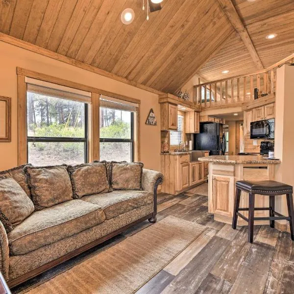 Pagosa Springs Tiny Cabin Fish, Hike, Ski and Soak!, hotel v destinaci Pagosa Springs