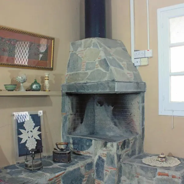 Laoni Guest House in Moutoullas, Marathasa, hotel in Limassol