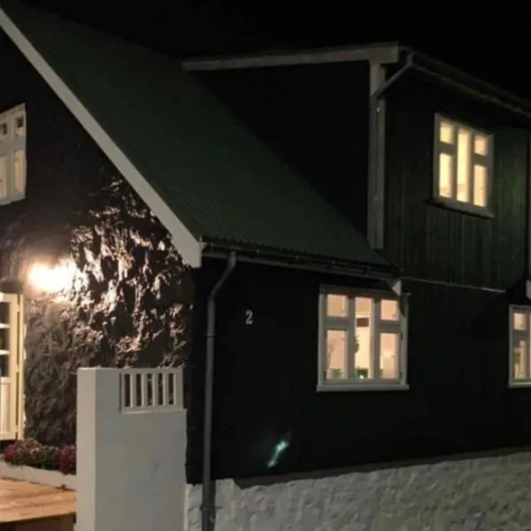 Peddastova in the heart of fishing village Skopun, hotel in Skopun