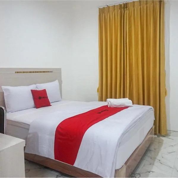 RedDoorz near Araya Family Club House, hotel v destinaci Malang