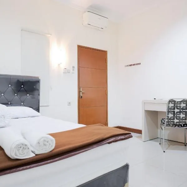 wisma delapan Mitra RedDoorz, hotel in Jakarta